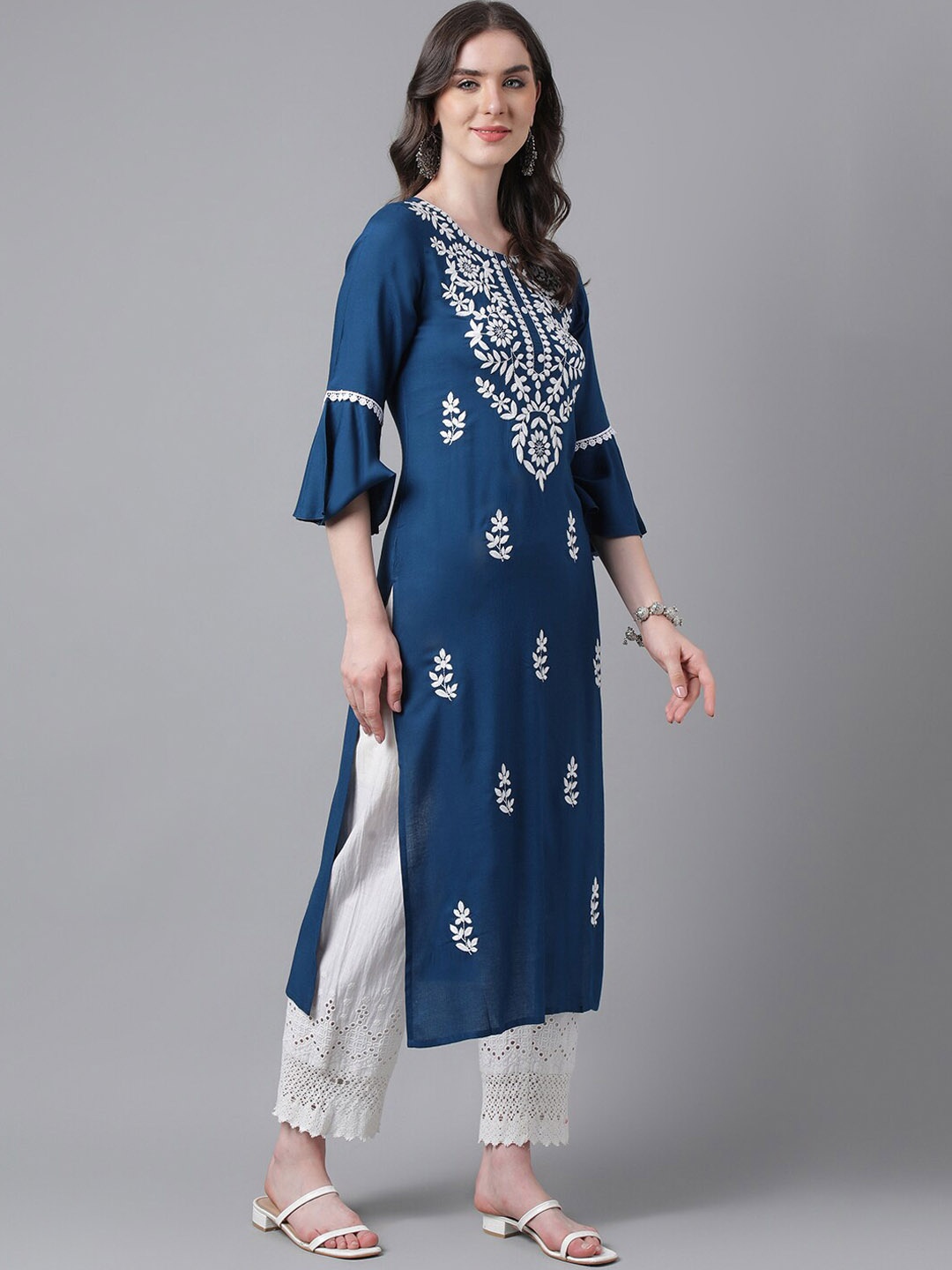

PURVIJA KURTIES Floral Embroidered Thread Work Straight Kurta, Navy blue