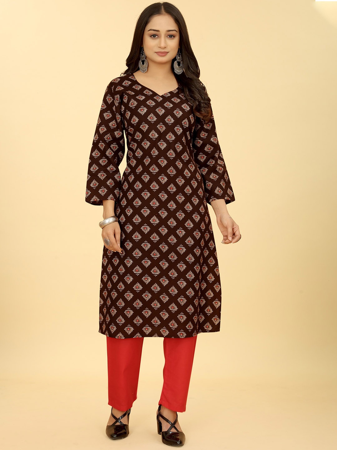 

SAKSHIPRIYA Ethnic Motifs Printed Straight Kurta with Trousers, Brown