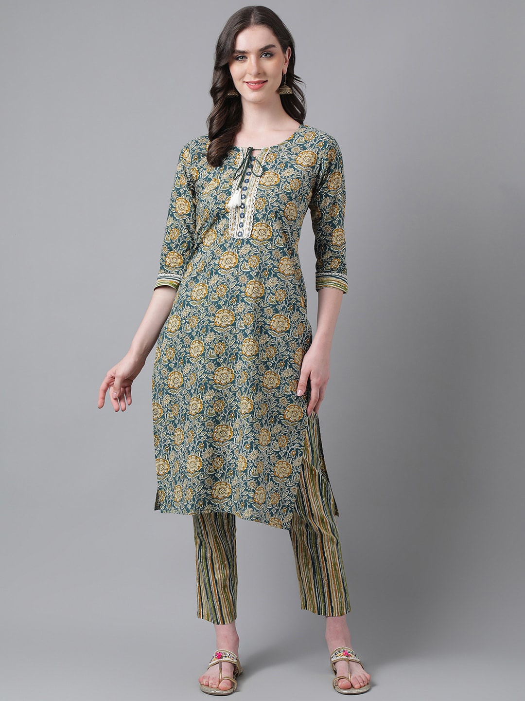 

PURVIJA KURTIES Floral Printed Kurta With Palazzos, Green