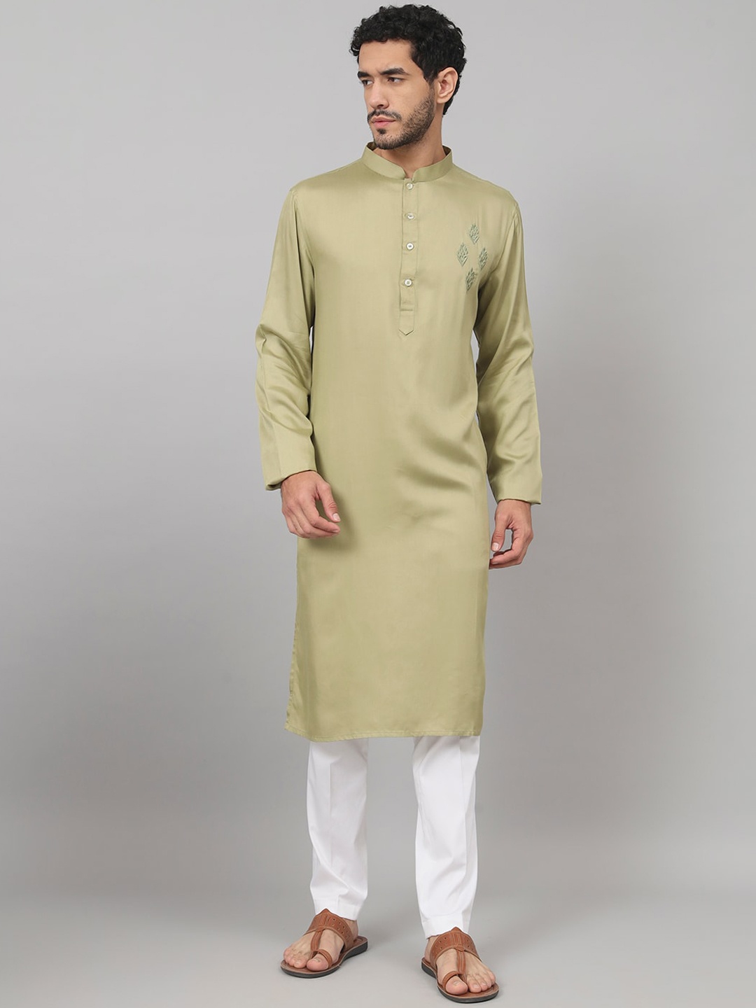 

HILO DESIGN Ethnic Motifs Embroidered Mandarin Collar Cotton Straight Kurta, Green