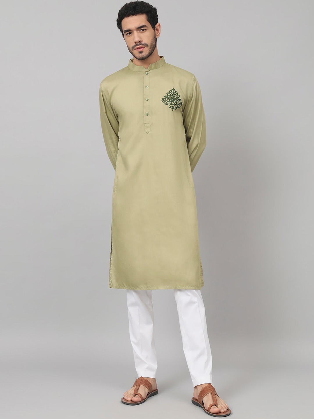 

HILO DESIGN Ethnic Motifs Embroidered Mandarin Collar Kurta, Green