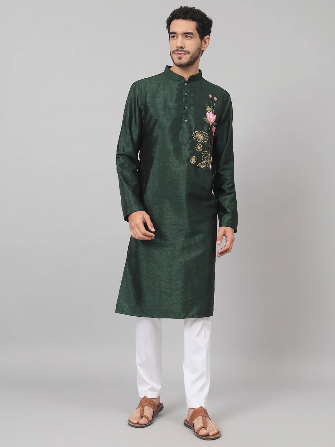 

HILO DESIGN Ethnic Motifs Embroidered Mandarin Collar Cotton Silk Kurta, Green