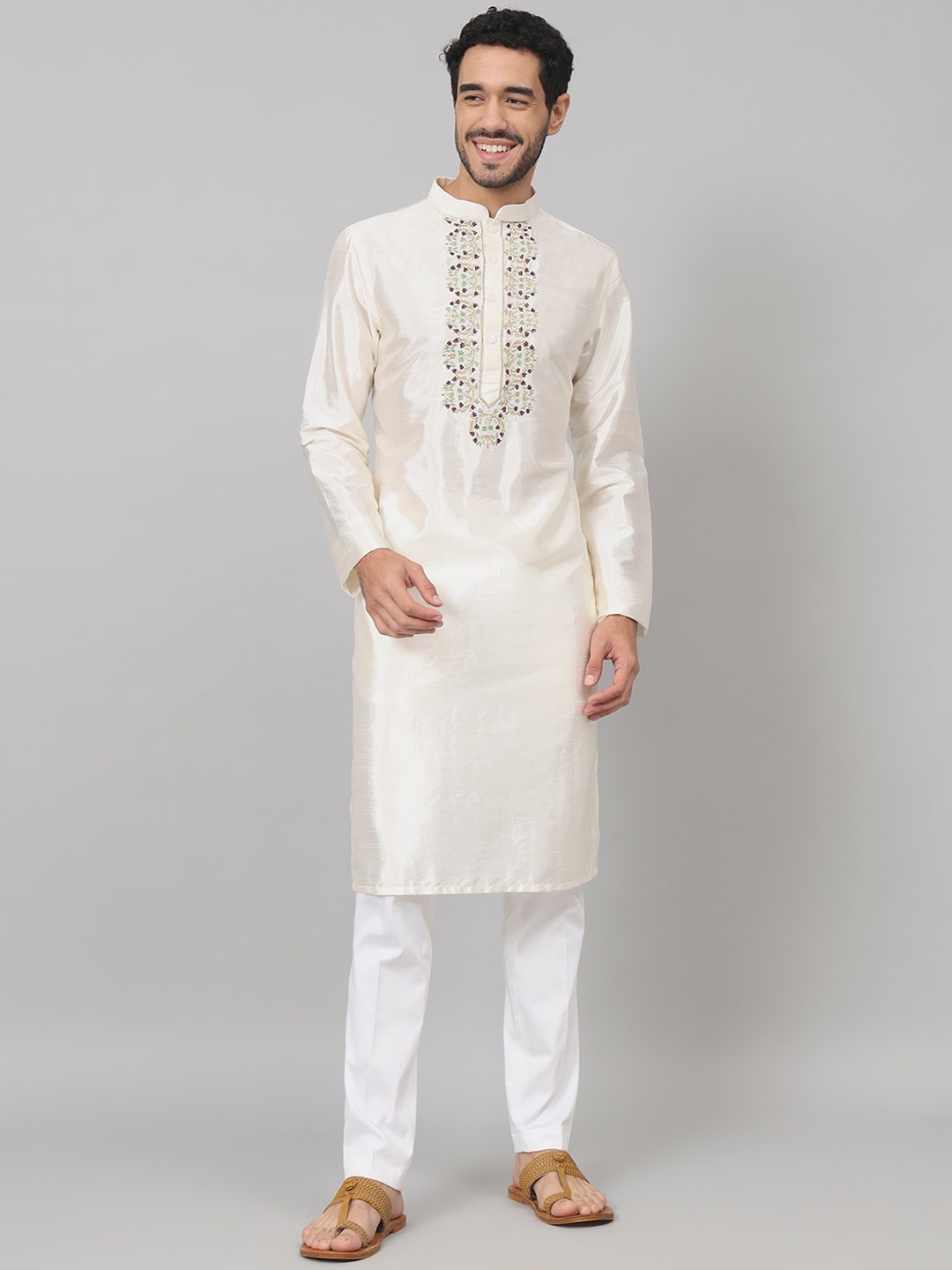 

HILO DESIGN Ethnic Motifs Embroidered Mandarin Collar Cotton Silk Kurta, Off white