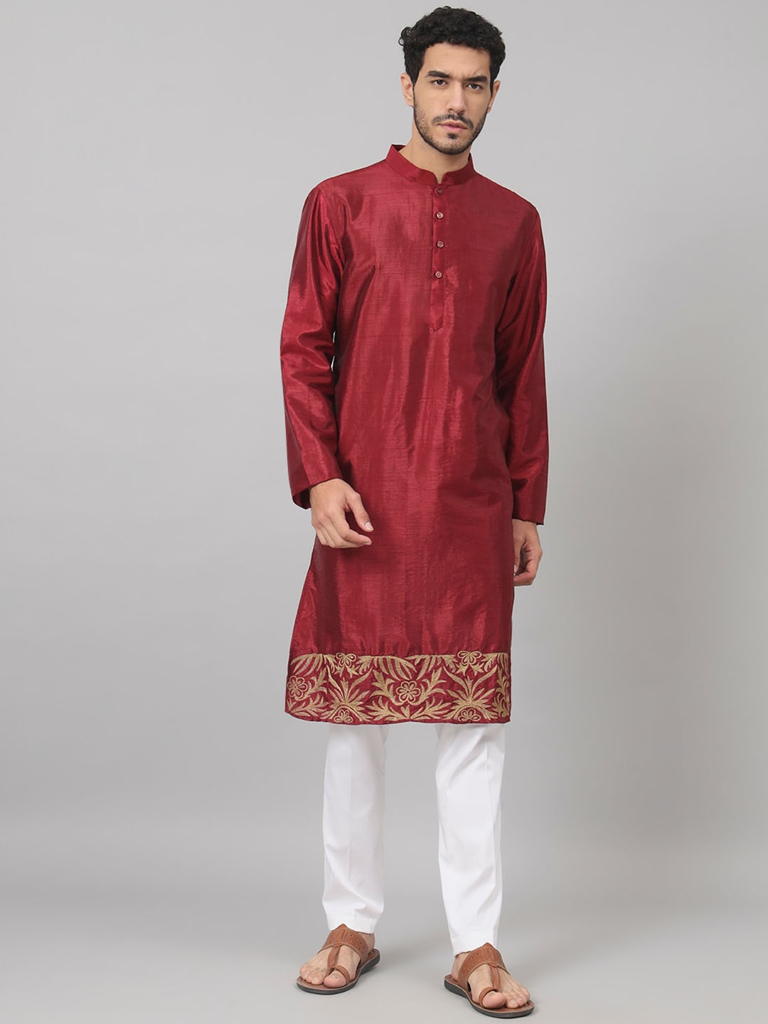 

HILO DESIGN Ethnic Motifs Embroidered Mandarin Collar Cotton Silk Kurta, Maroon