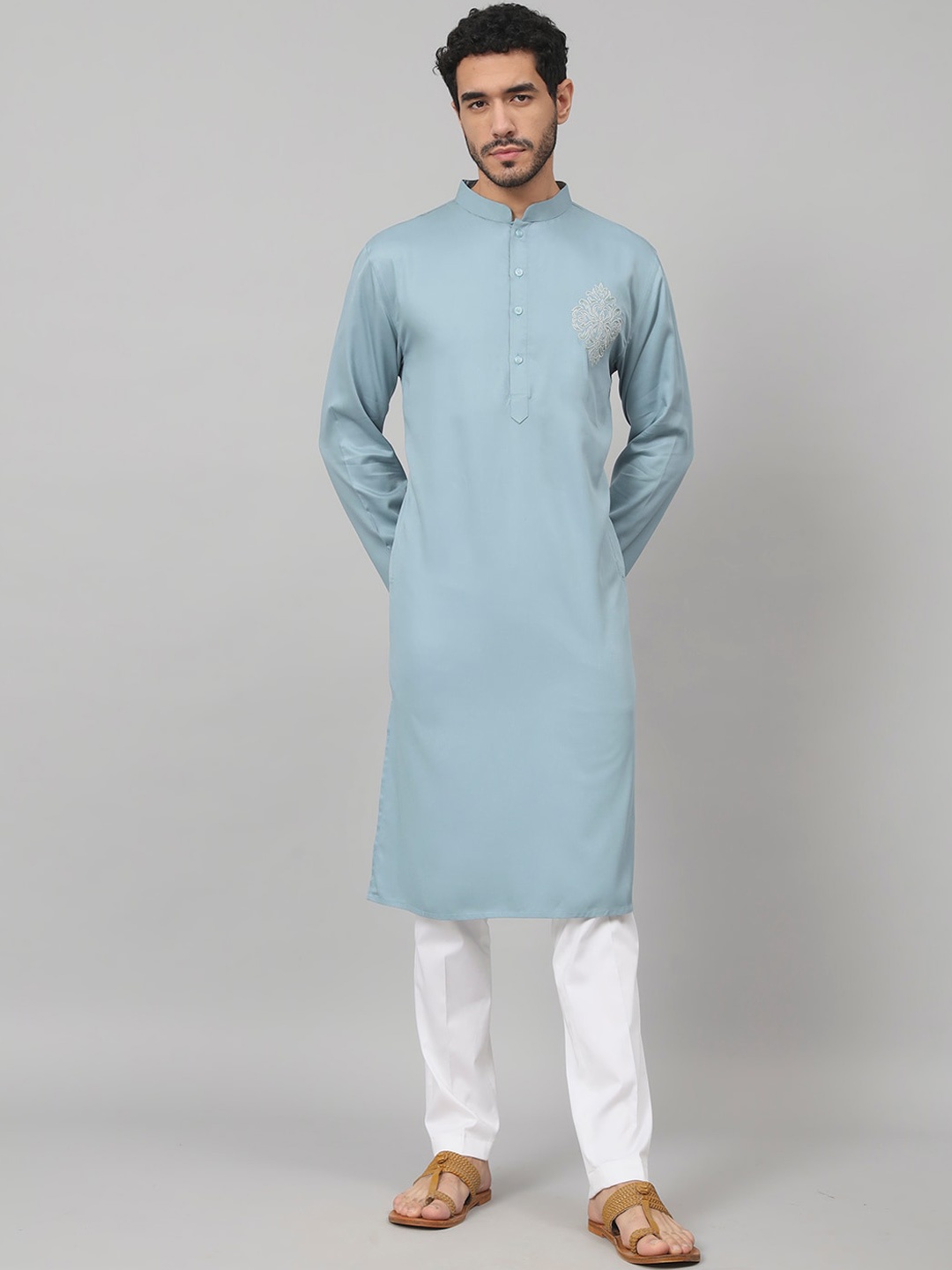 

HILO DESIGN Ethnic Motifs Embroidered Mandarin Collar Kurta, Blue