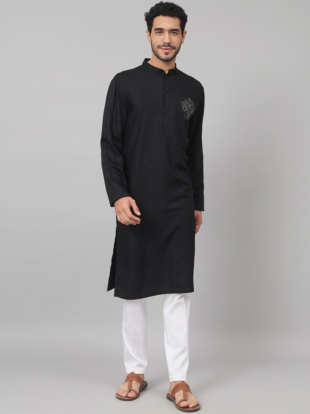 

HILO DESIGN Ethnic Motifs Embroidered Mandarin Collar Kurta, Black