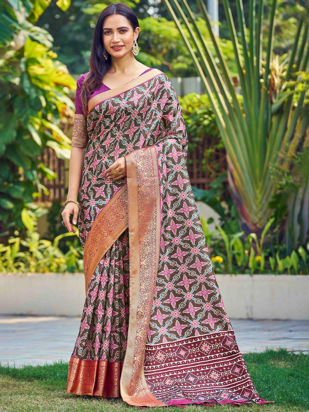 

CHANSI Ethnic Motifs Printed Saree, Purple