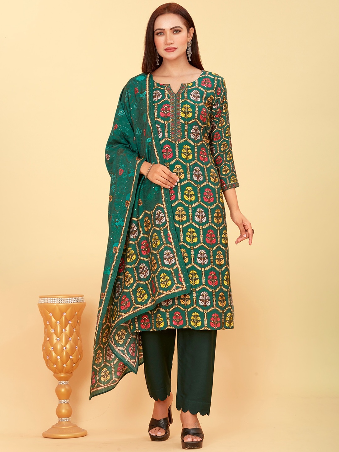

CHANSI Ethnic Motifs Printed Regular Kurta with Trousers & With Dupatta, Green