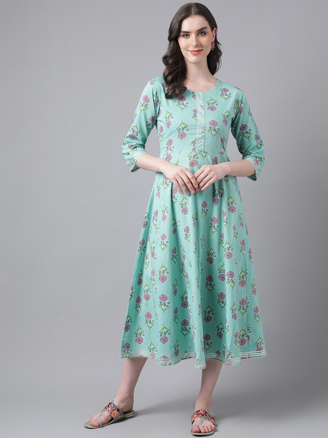 

PURVIJA KURTIES Women Green Printed Kurta