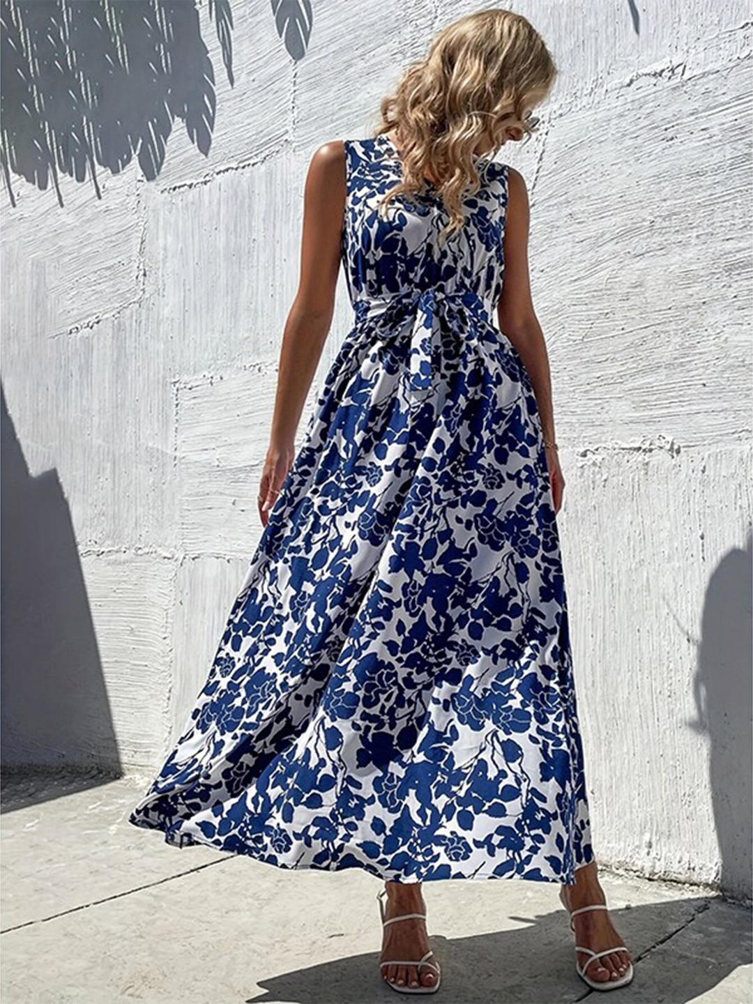

StyleCast Blue Floral Print Sleeveless Maxi Dress