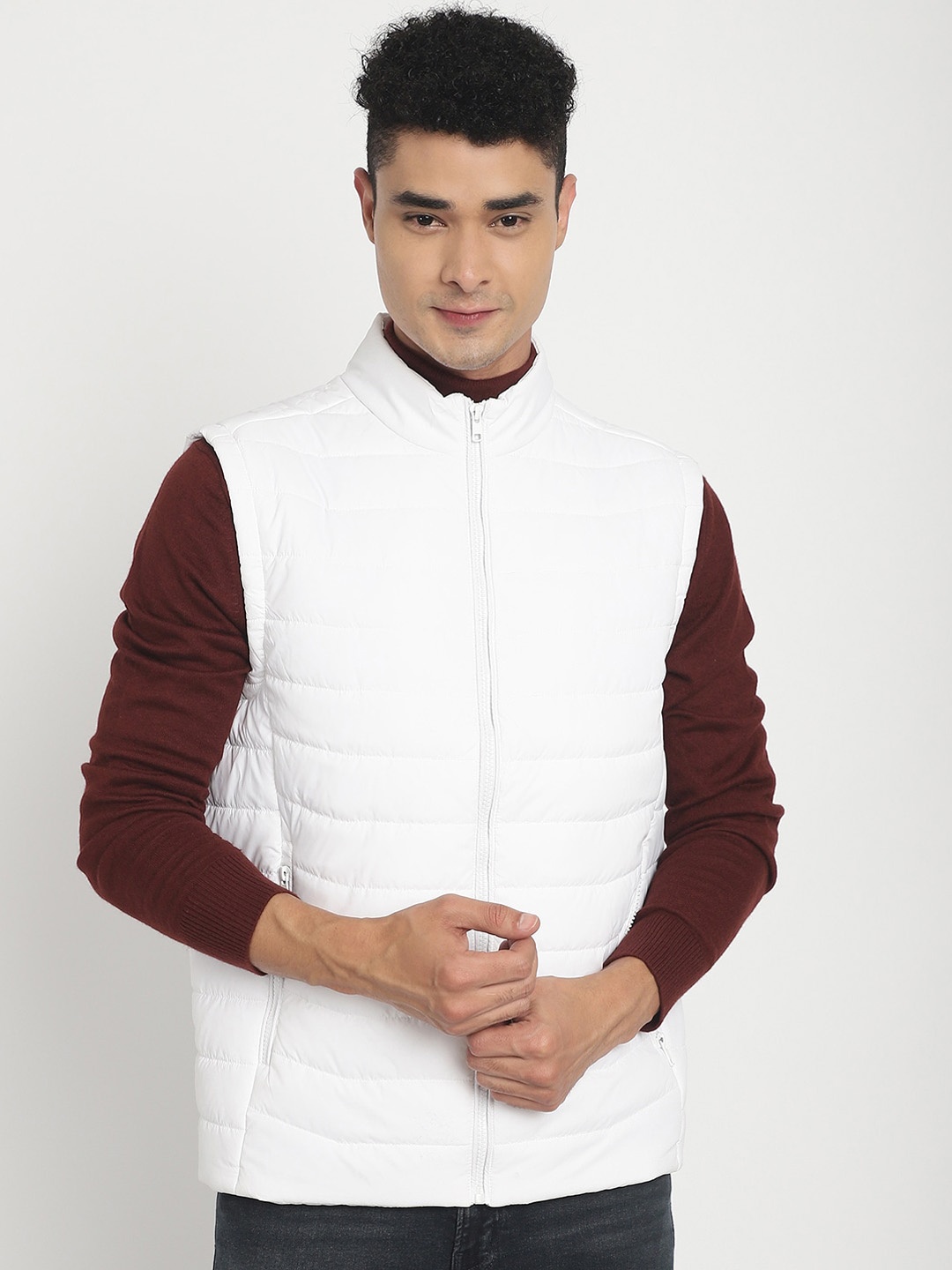 

HOUSE OF VEDAS Mock Collar Sleeveless Lightweight Quilted Jacket, White