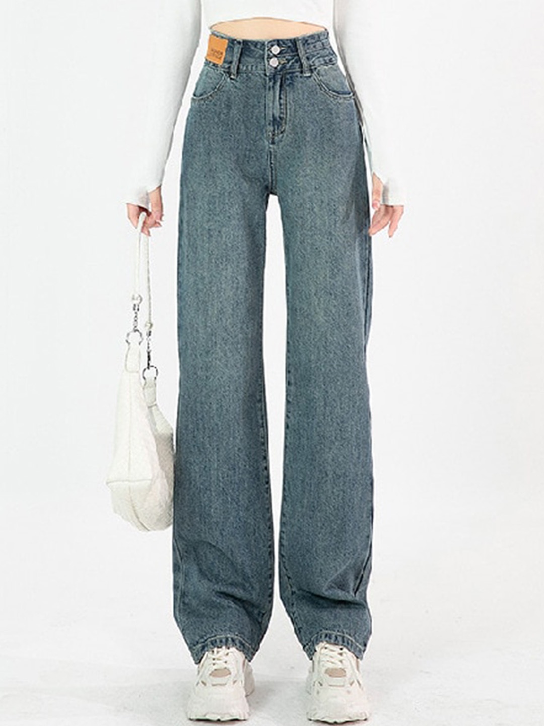 

StyleCast Women Blue Mid Rise Straight Fit Clean Look Light Fade Jeans