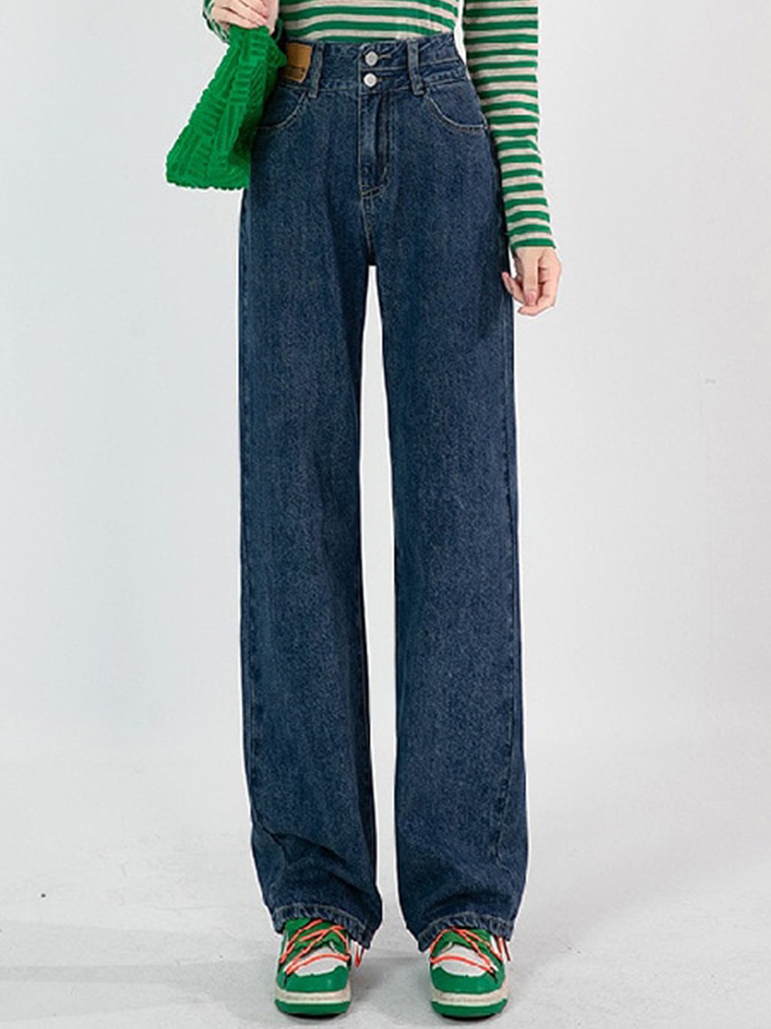 

StyleCast Women Blue Mid Rise Straight Fit Clean Look Light Fade Jeans