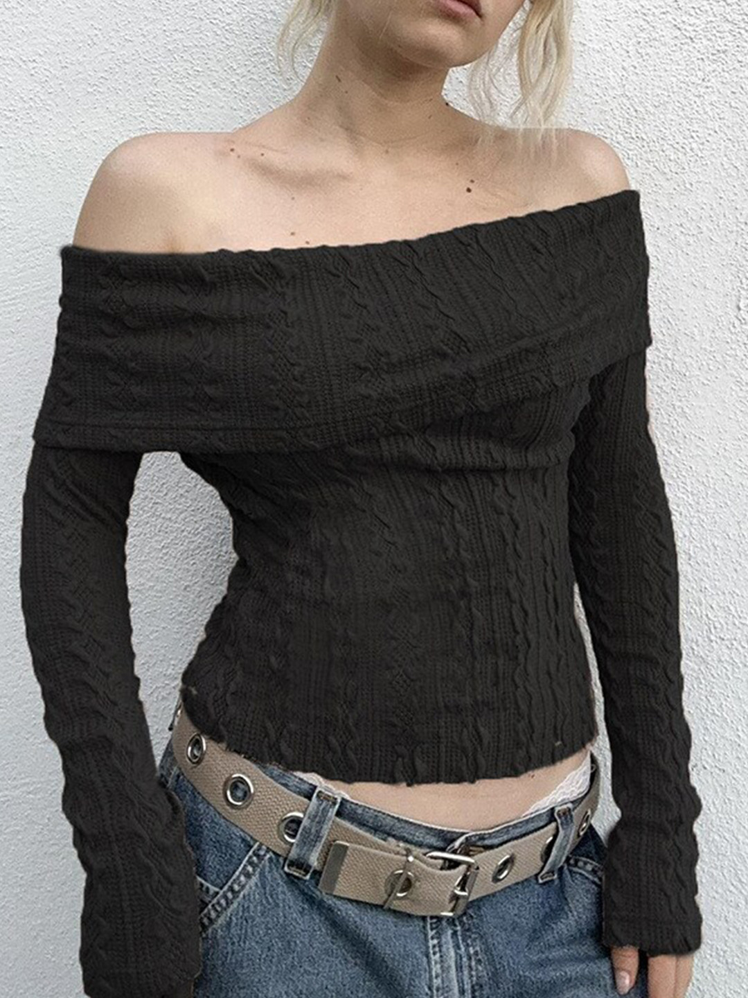 

StyleCast Black Off-Shoulder Extended Sleeves Crop Top