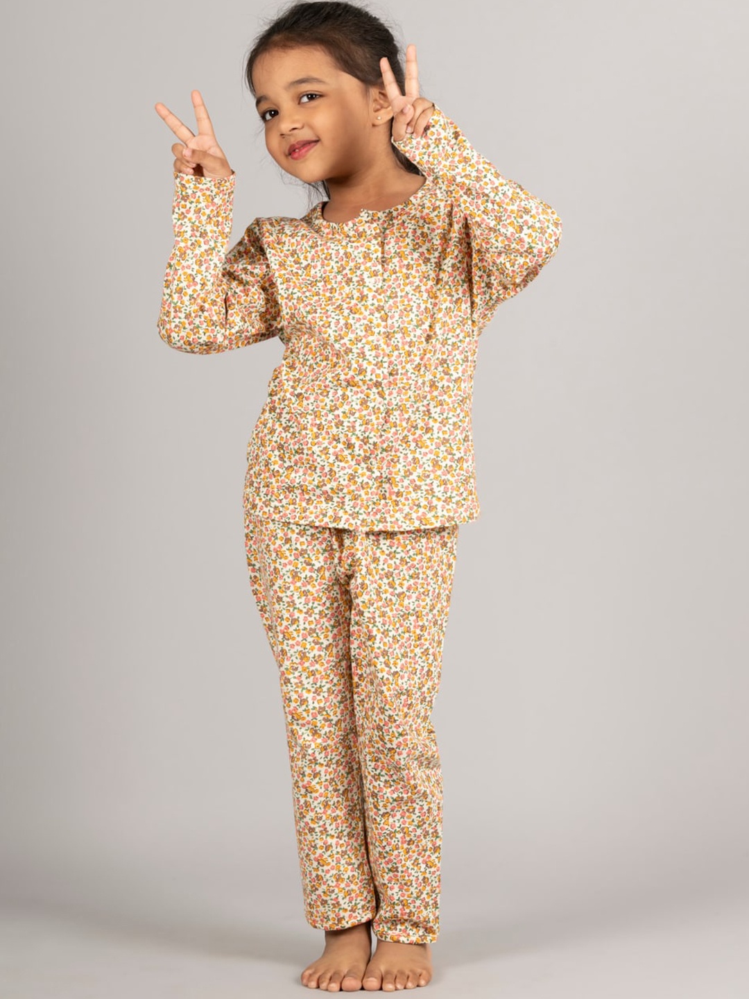

Zalio Girls Floral Printed Pure Cotton Night suit, Beige
