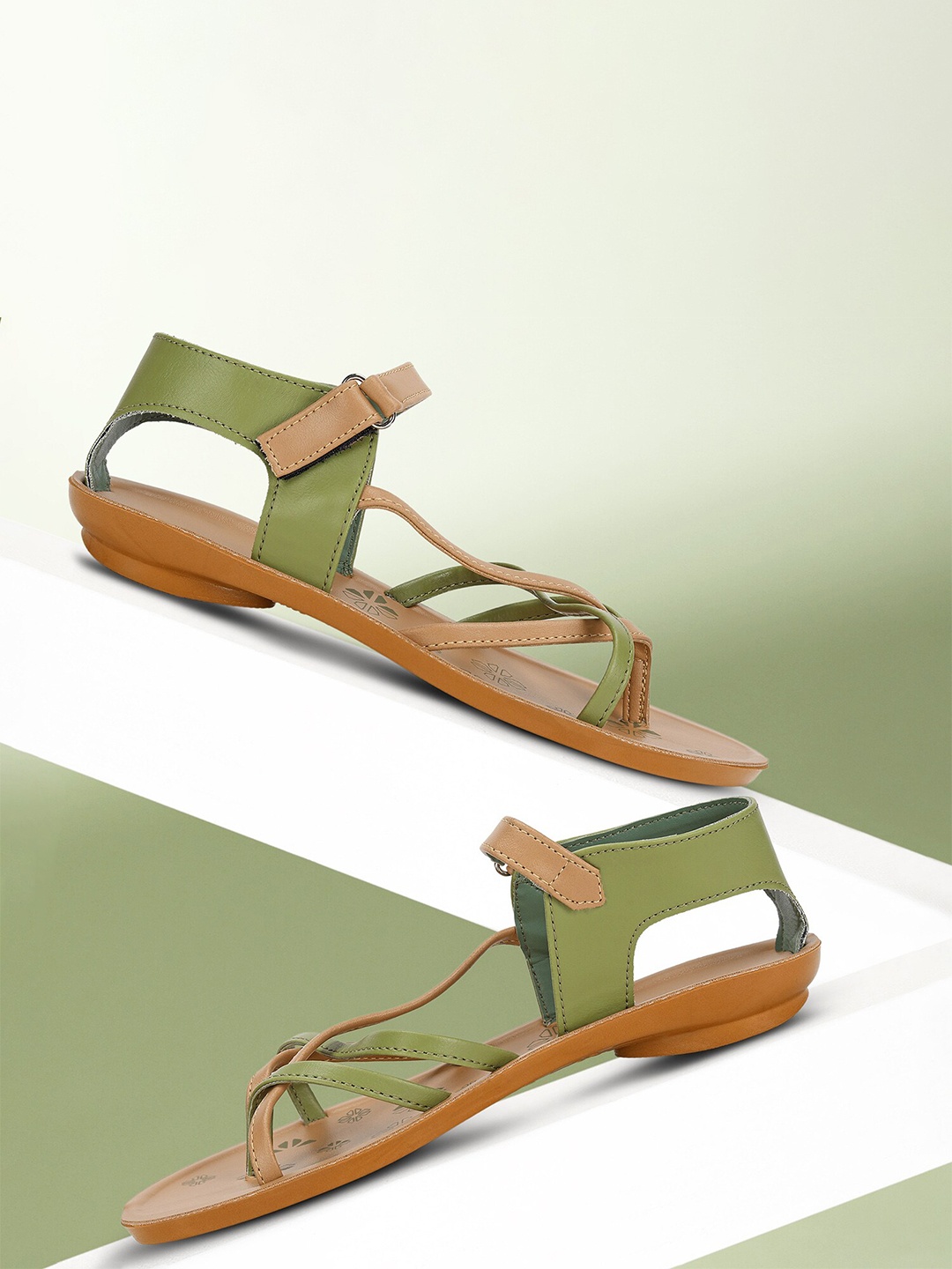 

Paragon Colourblocked Open Toe Flats With Backstrap, Green