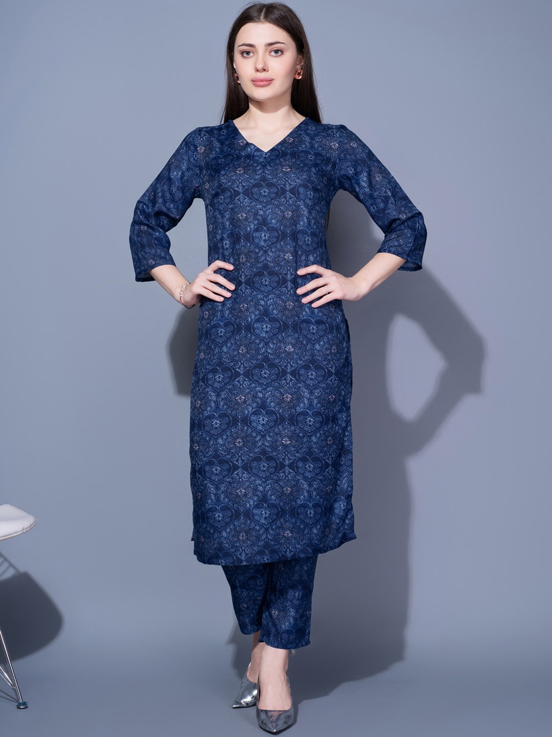 

soan Ethnic Motifs Printed V-Neck Straight Kurta With Trouser, Navy blue