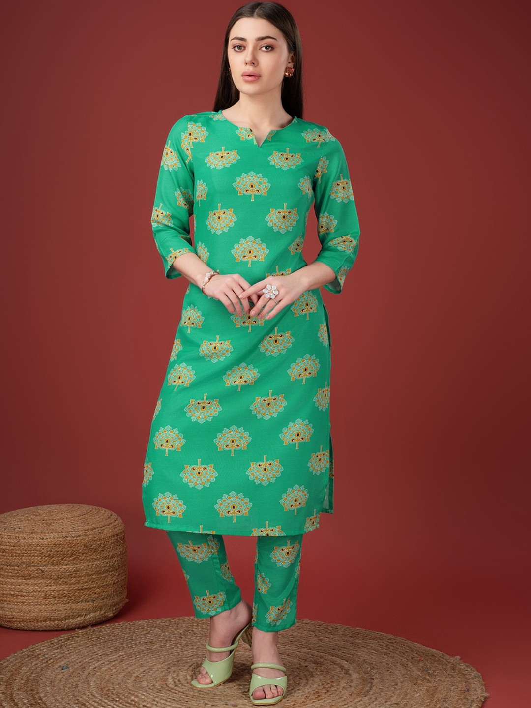 

soan Ethnic Motifs Printed Notched Neck Kurta with Trousers, Green