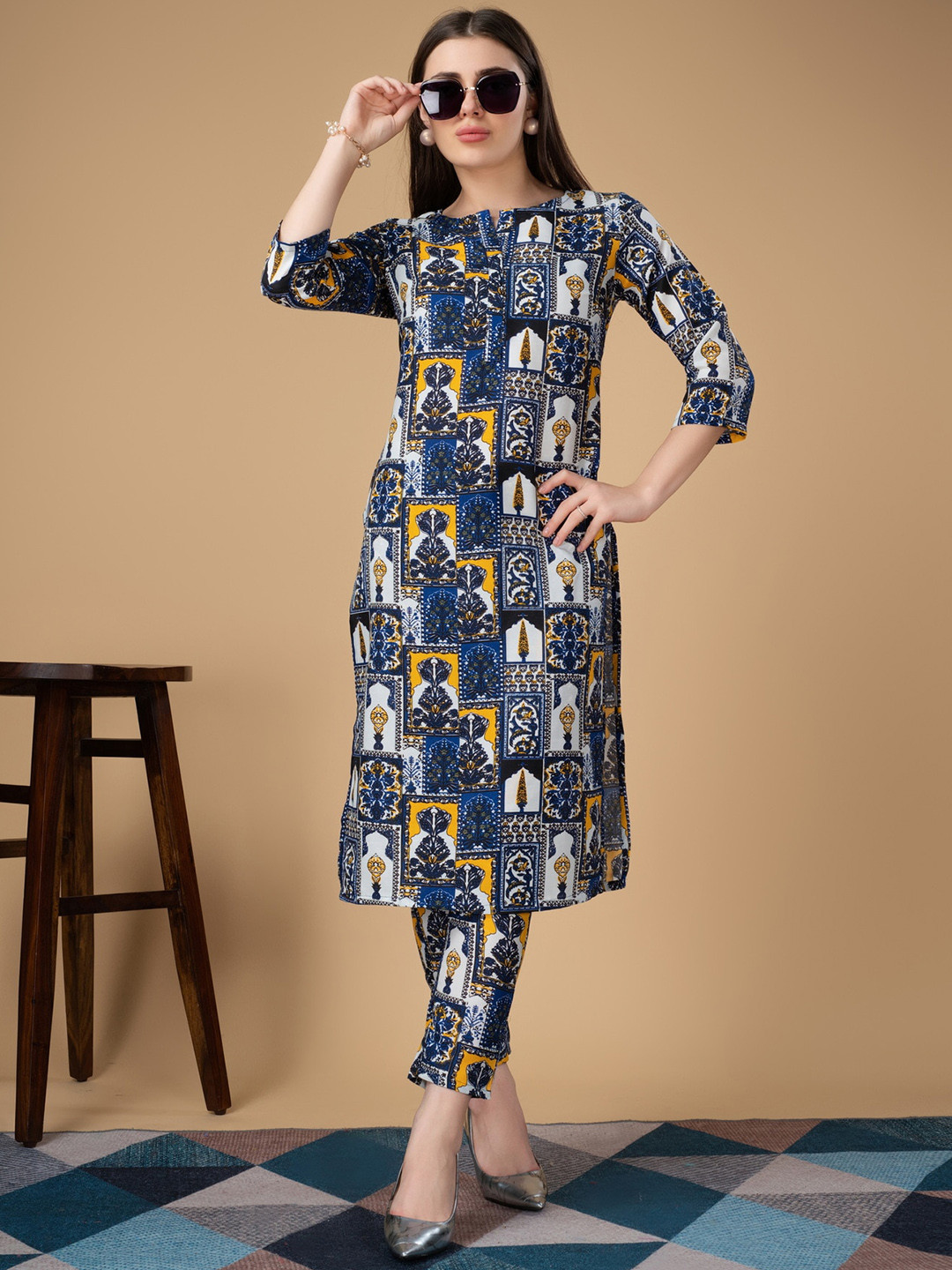 

soan Ethnic Motifs Printed Straight Kurta With Trouser, Navy blue