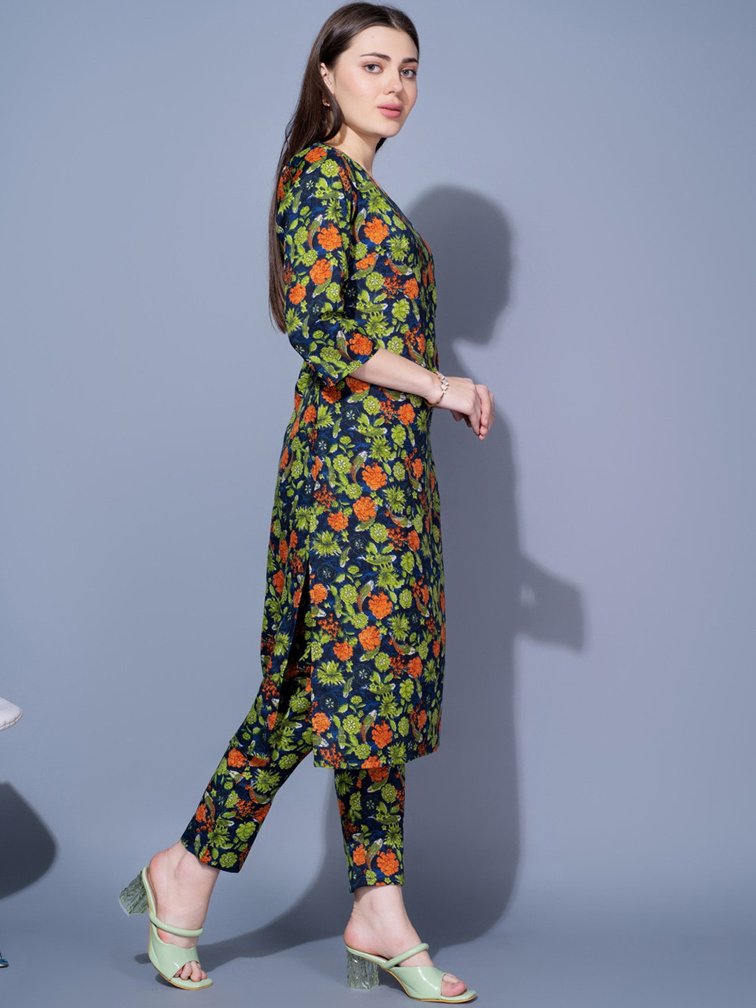 

soan Floral Printed V-Neck Kurta with Trousers, Navy blue