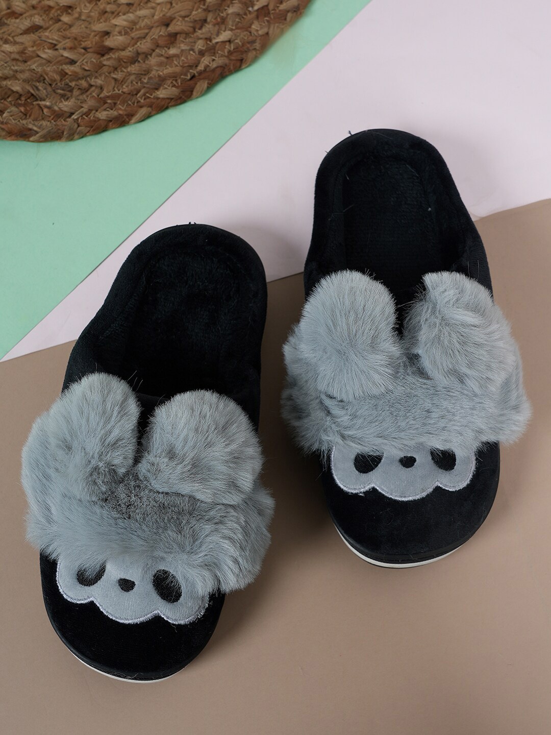

SAPATOS Women Self Design Room Slippers, Black