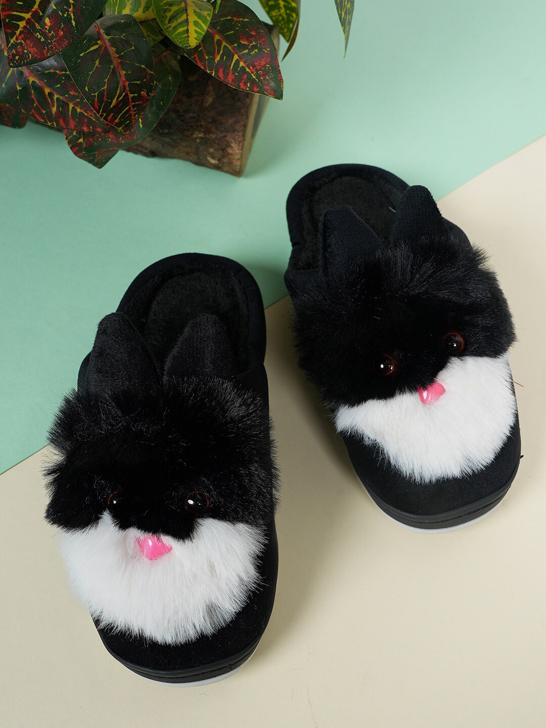 

SAPATOS Women Cat Embellished Fur Room Slippers, Black