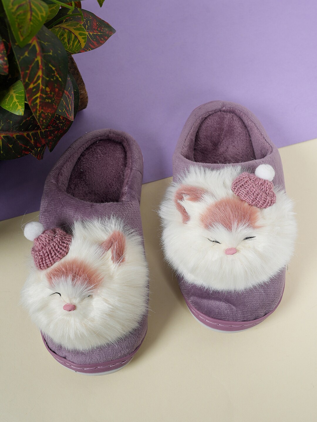 

SAPATOS Women Self Design Room Slippers, Purple