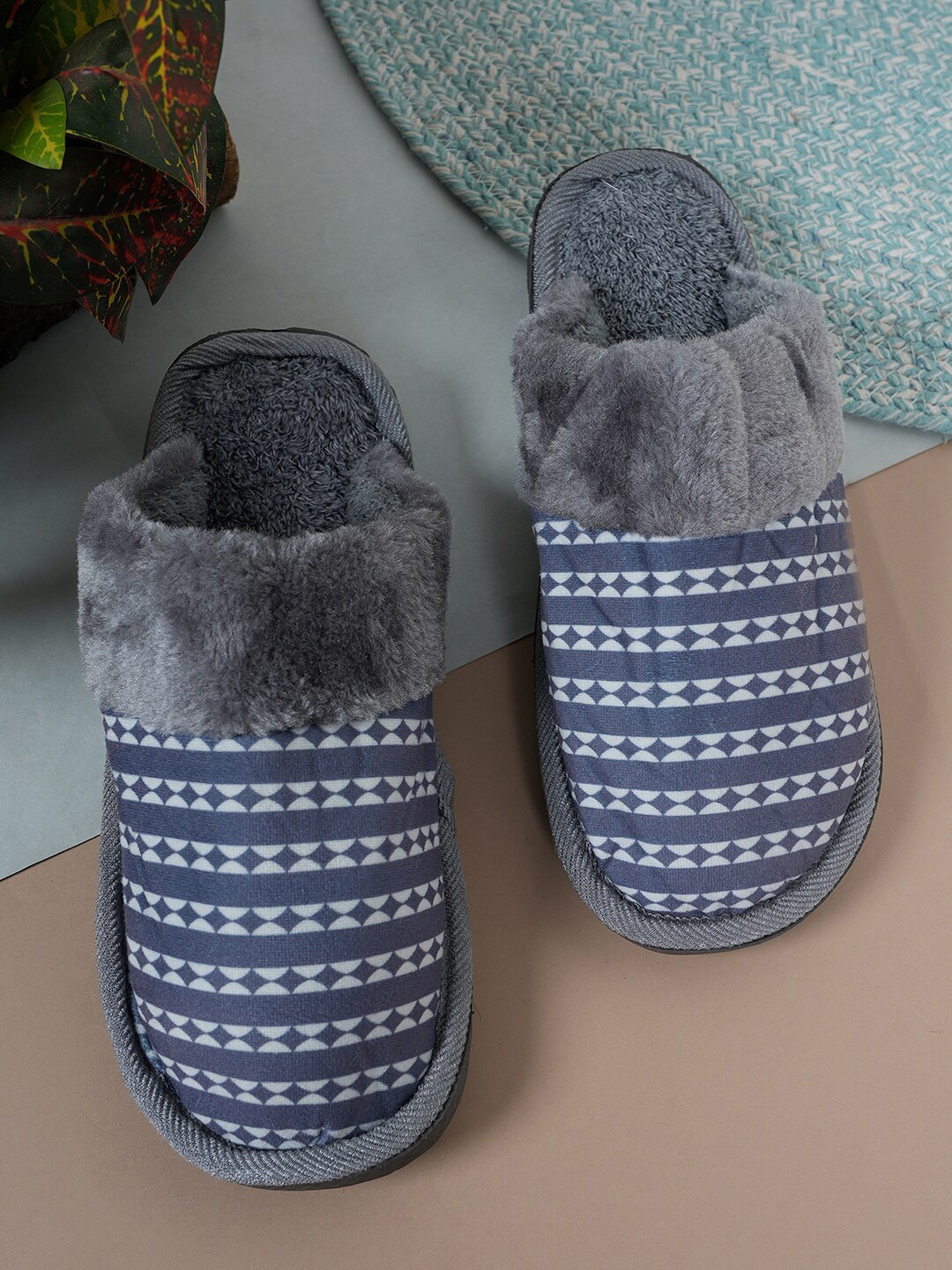 

SAPATOS Unisex Printed Fur Room Slippers, Grey