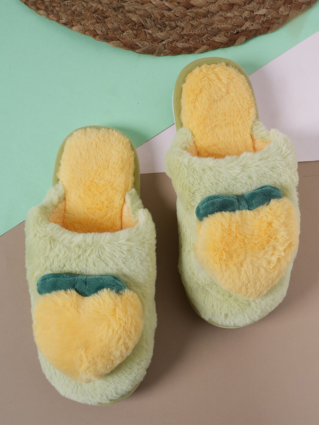 

SAPATOS Men Self Design Room Slippers, Yellow