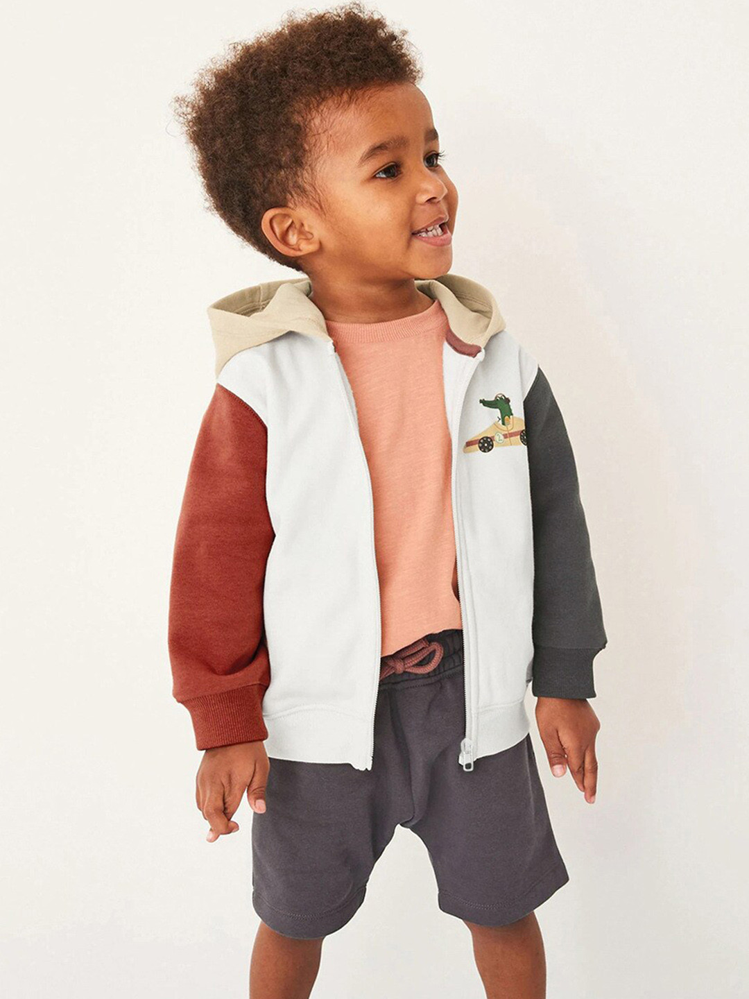 

StyleCast Boys White & Red Colourblocked Hooded Cotton Sweatshirt