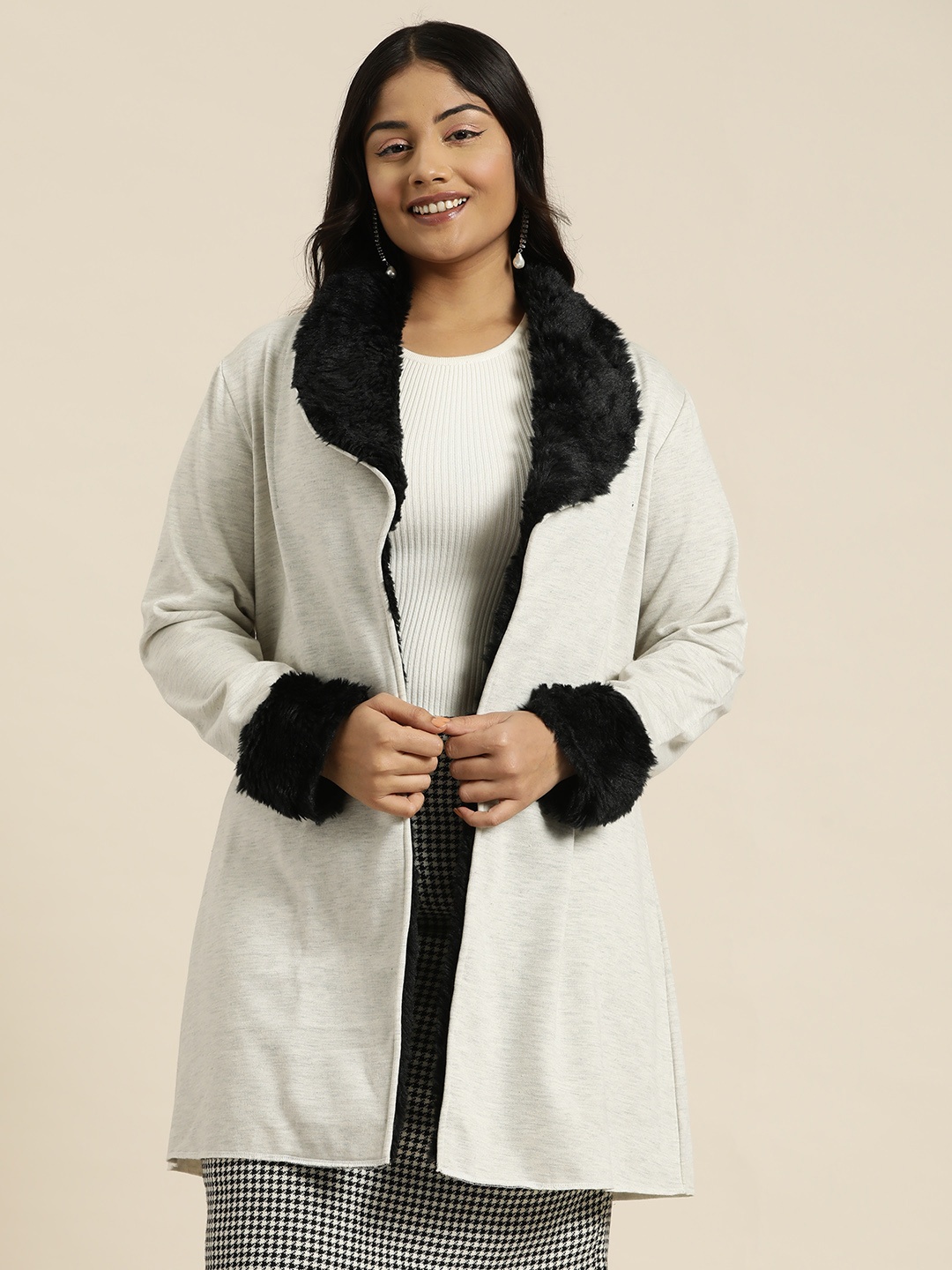 

Qurvii+ Plus Size Front-Open Overcoat with Faux Fur Trim, Off white
