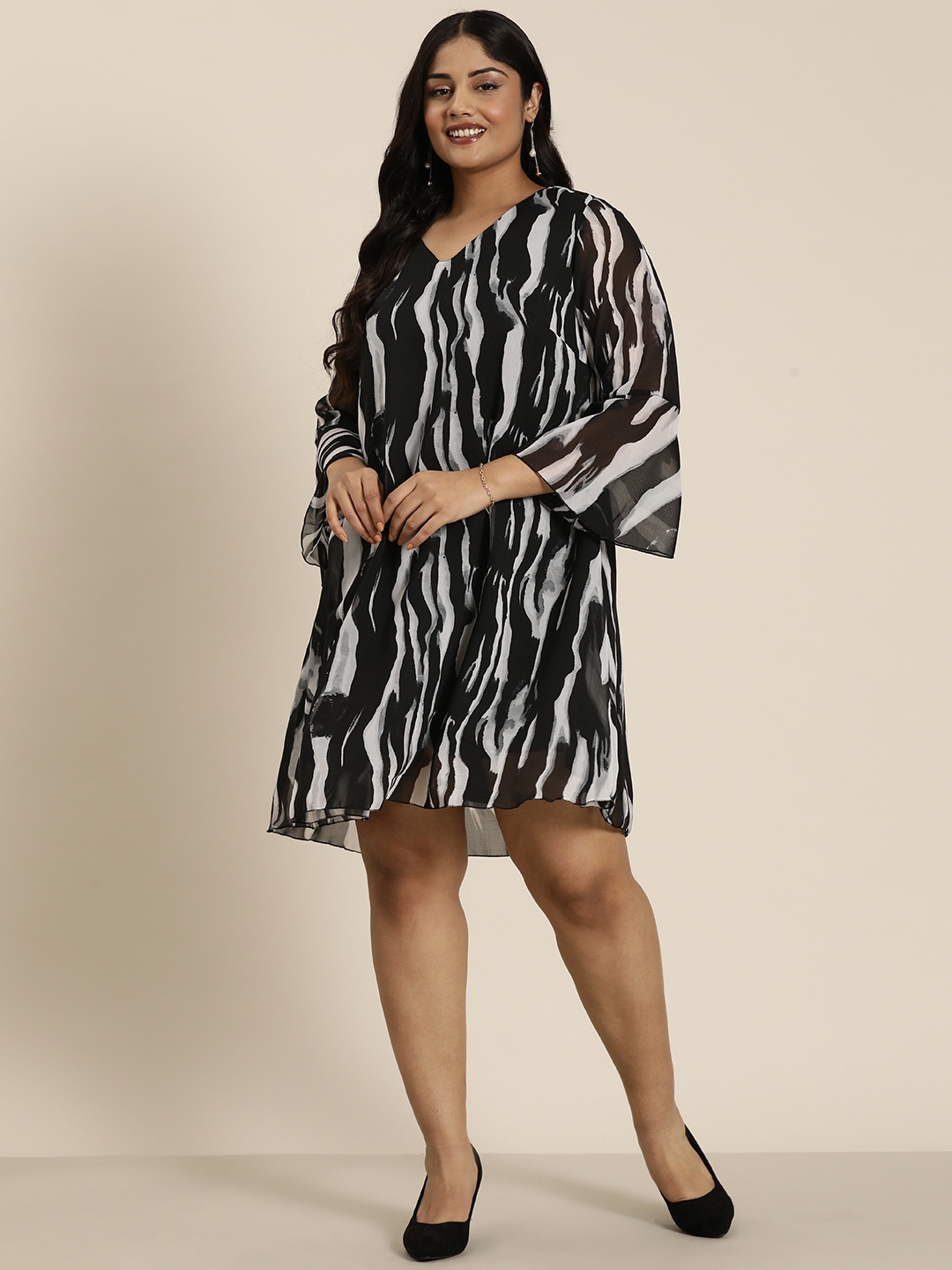 

Qurvii+ Plus Size Print Bell Sleeves Georgette A-Line Dress, Black