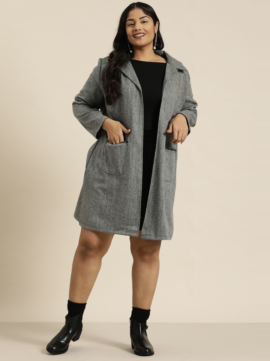 

Qurvii+ Plus Size Front-Open Overcoat, Black