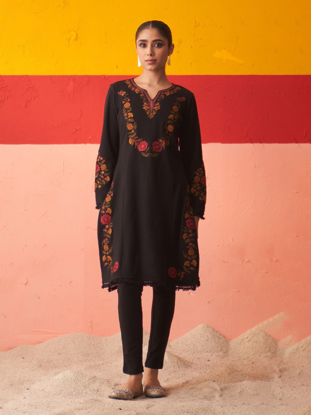 

Lakshita Floral Embroidered Woollen Straight Kurta, Black