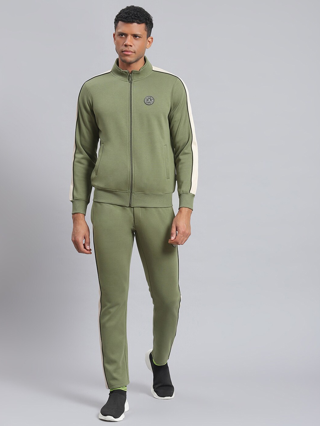 

rock.it Colourblocked Mock Collar Sweatshirt With Mid-Rise Track Pants, Olive