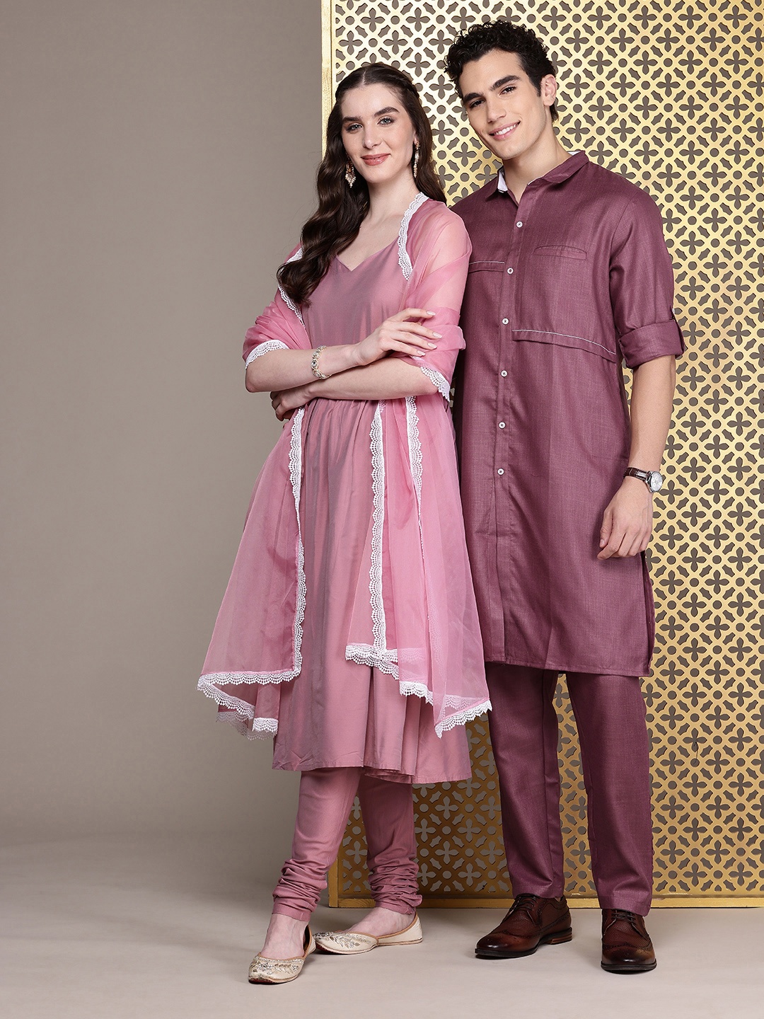 

House of Pataudi Men Jashn Pathani Kurta With Trousers, Mauve