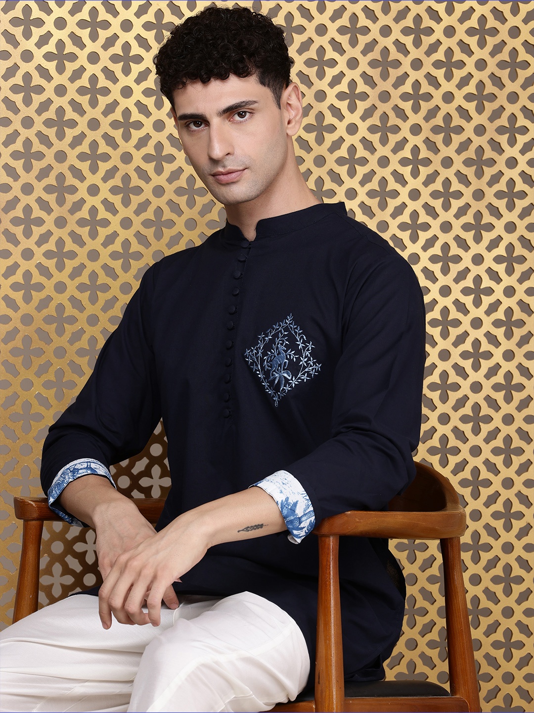 

House of Pataudi Pure Cotton Ethnic Motifs Embroidered Jashn Kurta With Trousers, Navy blue