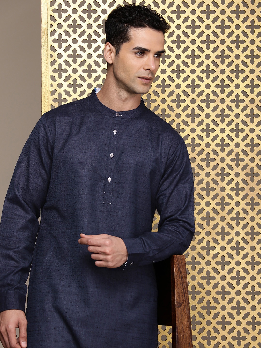 

House of Pataudi Band Collar Solid Long Sleeves Jashn Kurta, Navy blue