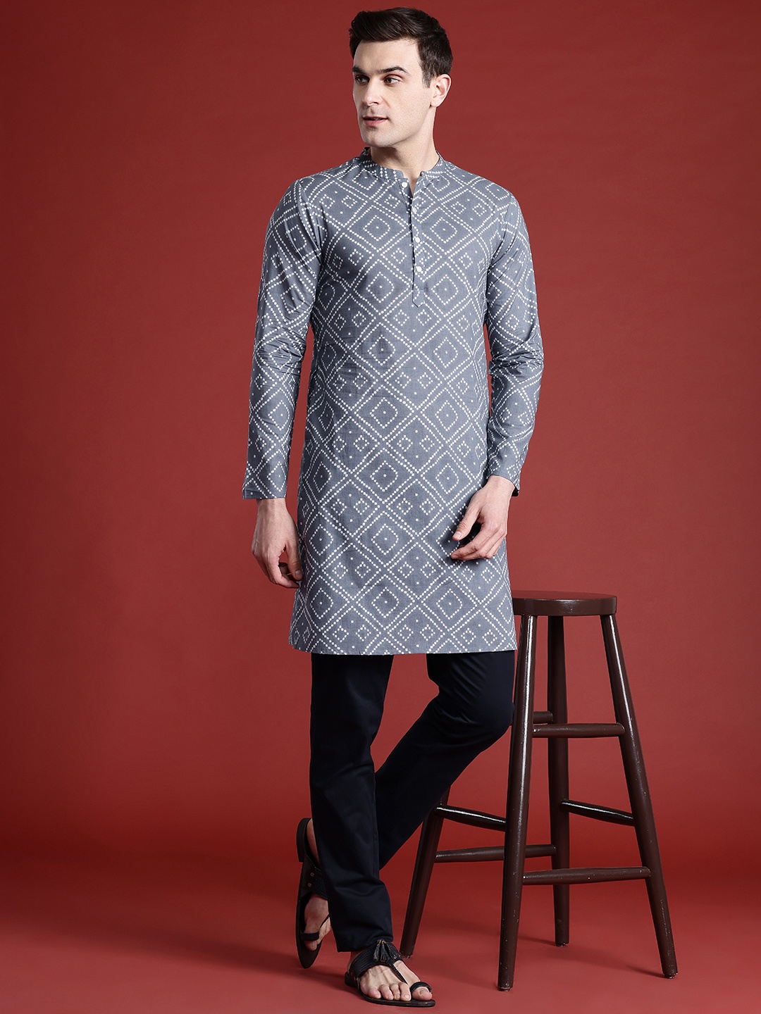 

Anouk Men Bandhani Printed Mandarin Collar Pure Cotton Kurta, Grey