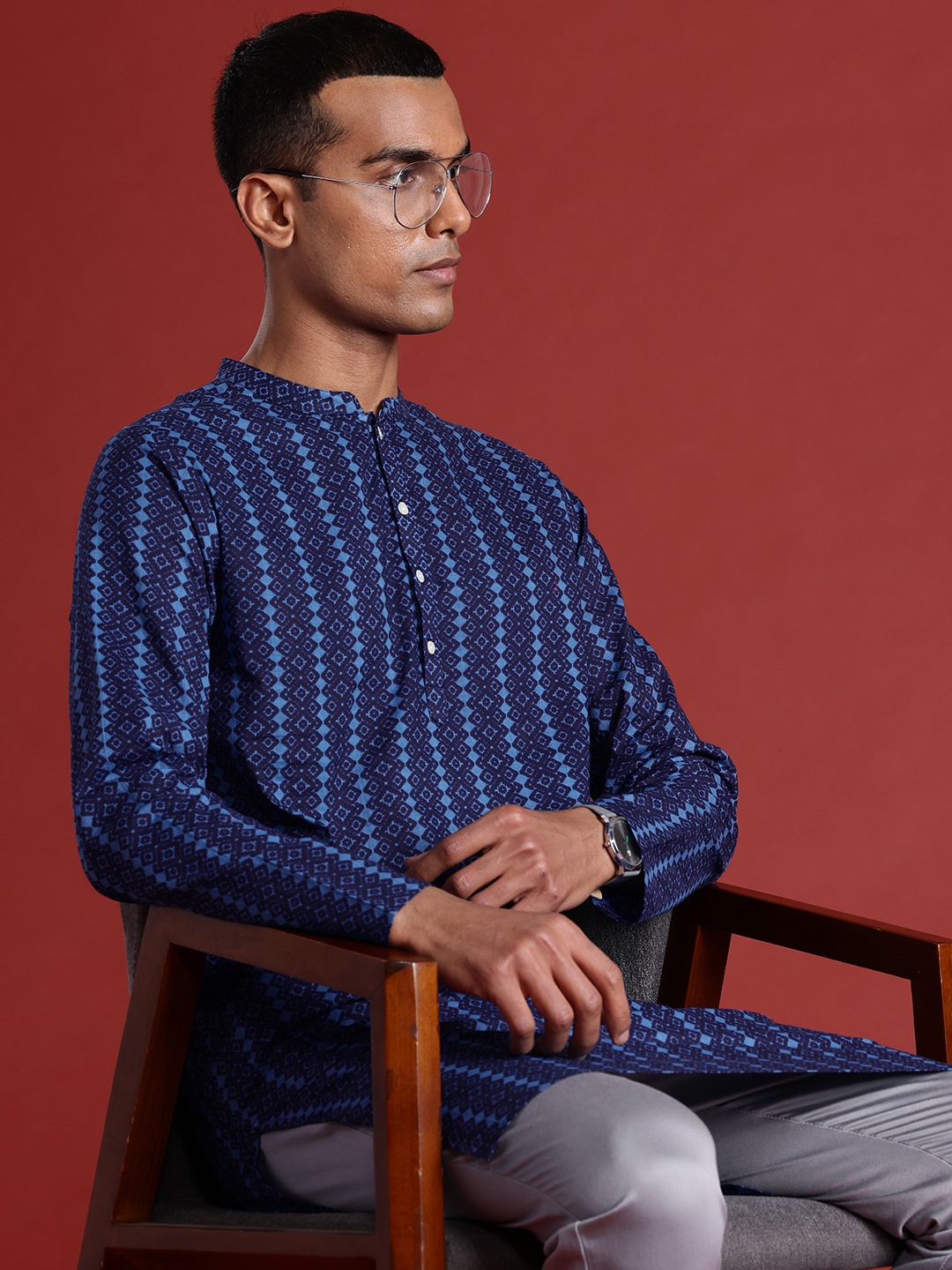 

Anouk Pure Cotton Geometric Printed Short Kurta, Navy blue