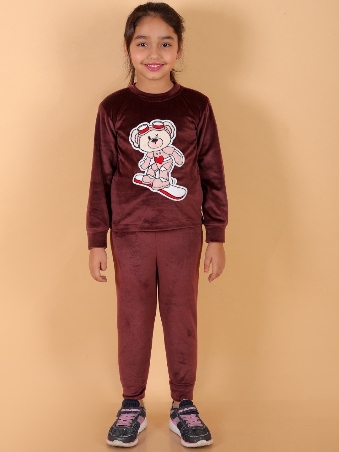 

Stuffie Land Girls Graphic Printed T-shirt With Joggers, Brown