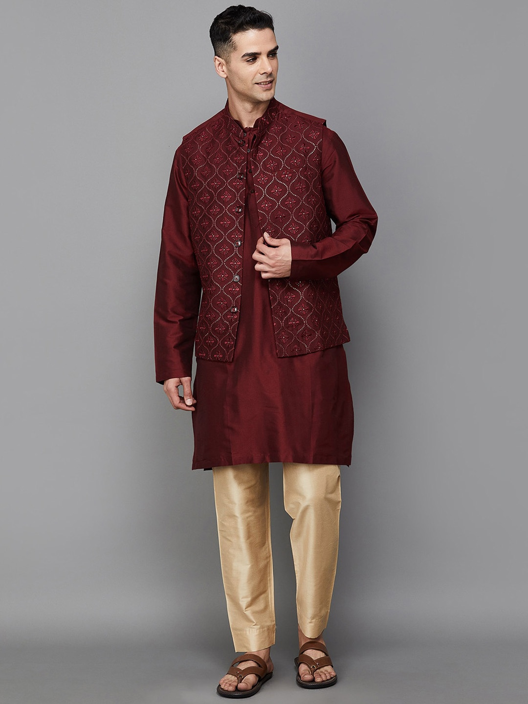 

Melange by Lifestyle Straight Regular Kurta With Pyjamas & Nehru Jacket, Red
