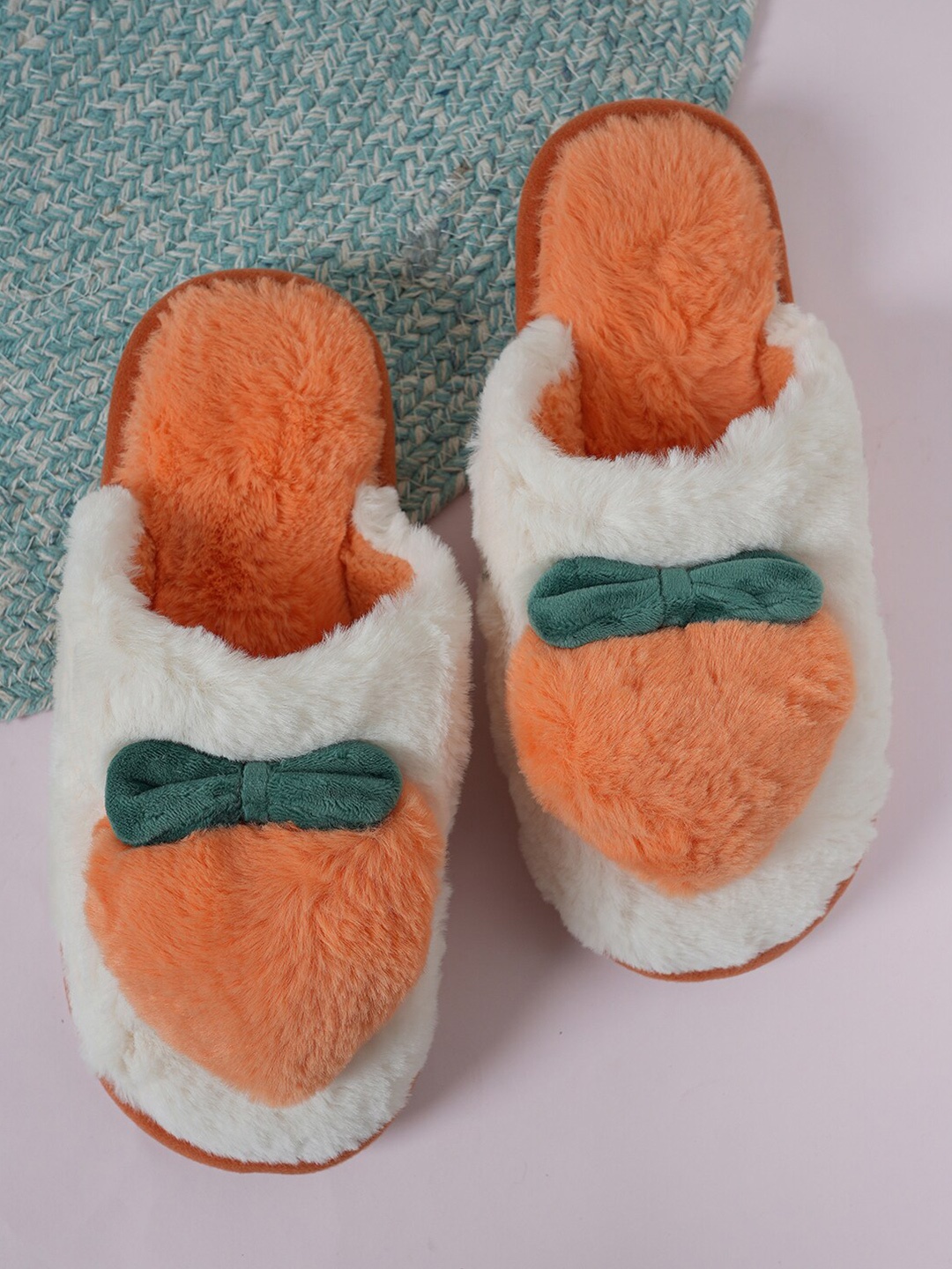 

Walkfree Men Self Design Room Slippers, Cream