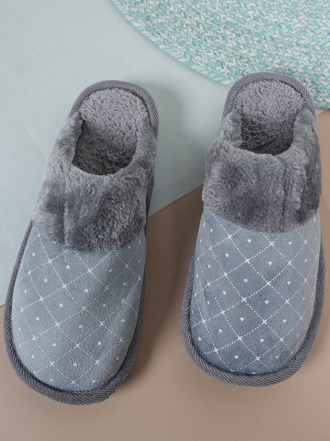 

Walkfree Unisex Printed Fur Room Slippers, Grey