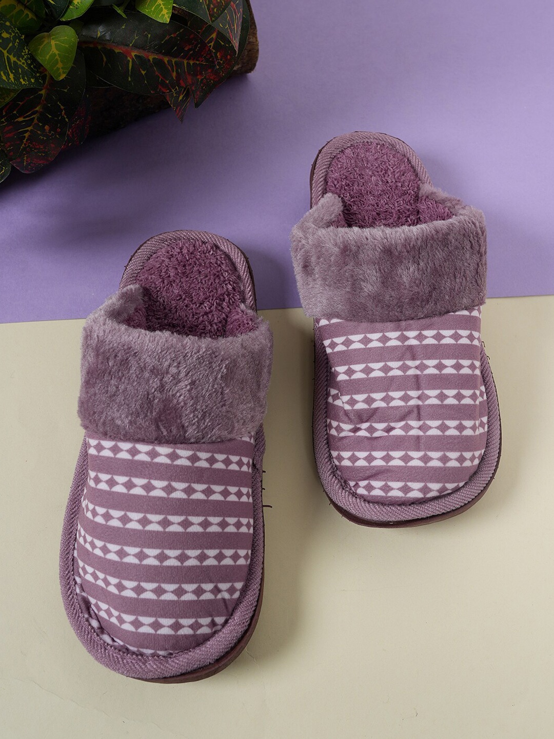 

Walkfree Unisex Printed Fur Room Slippers, Purple