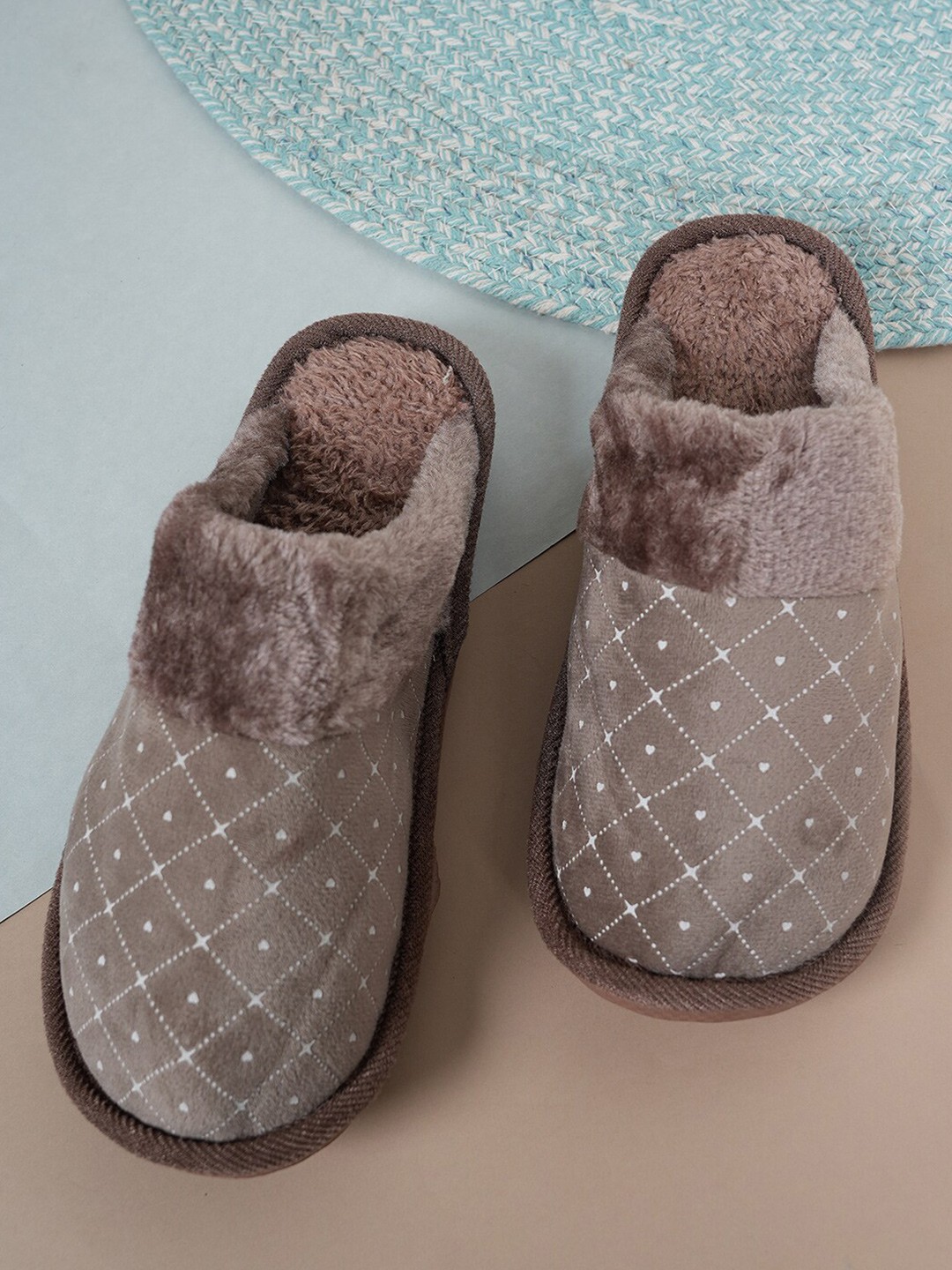 

Walkfree Unisex Printed Fur Room Slippers, Brown