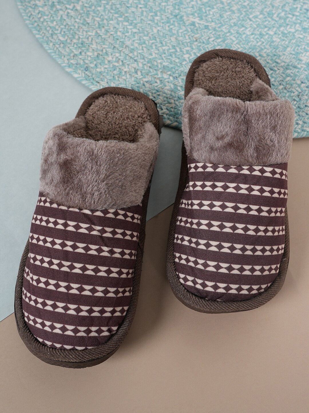 

Walkfree Unisex Printed Fur Room Slippers, Brown