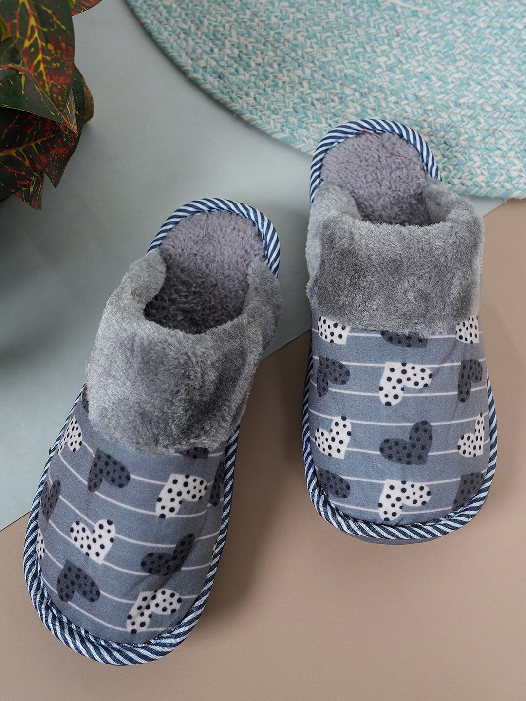 

Walkfree Unisex Printed Fur Room Slippers, Grey