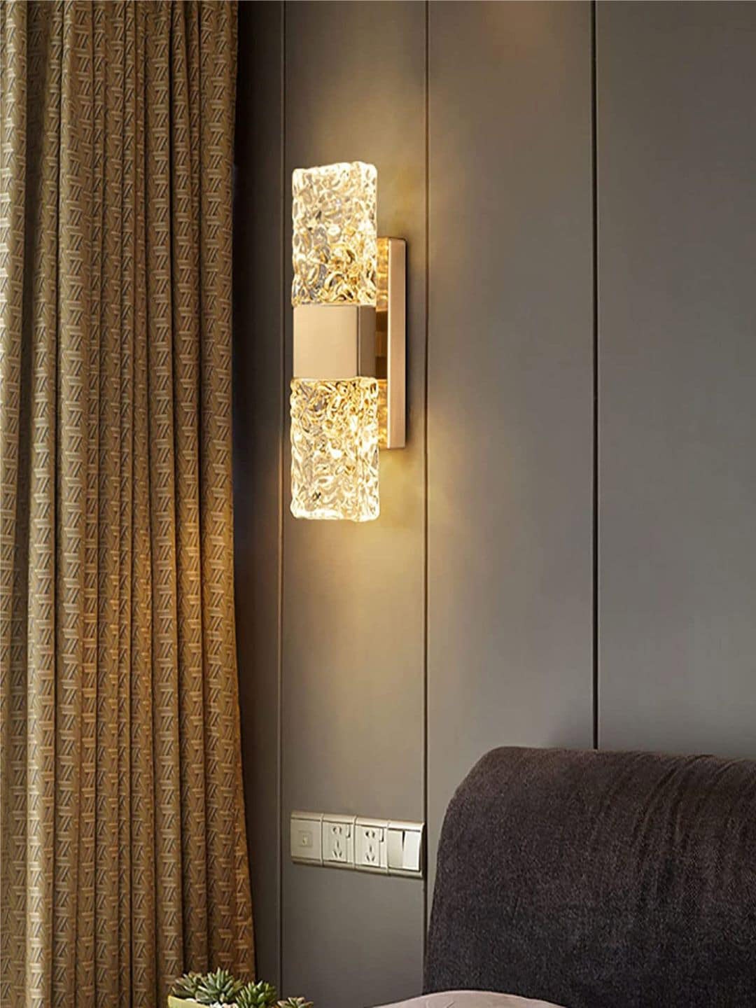 

The Art House Metallic-toned Rectangle-shaped LED Wall Lamp, Gold