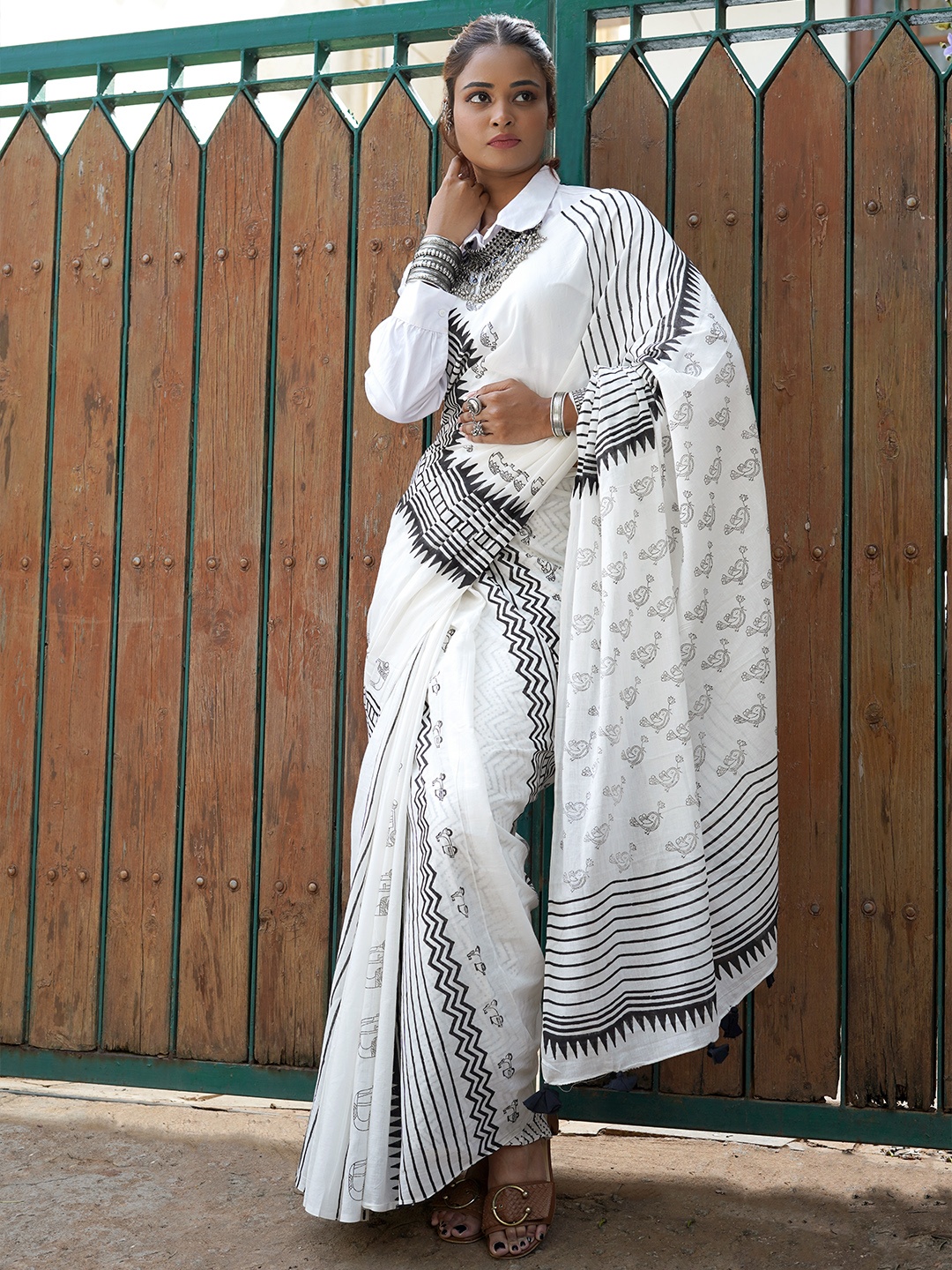 

TEEJH Hand Block Printed Mulmul Cotton Saree, White